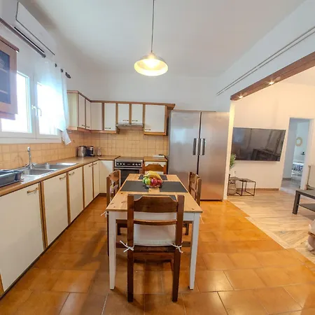 La Casa Naousa (Paros)